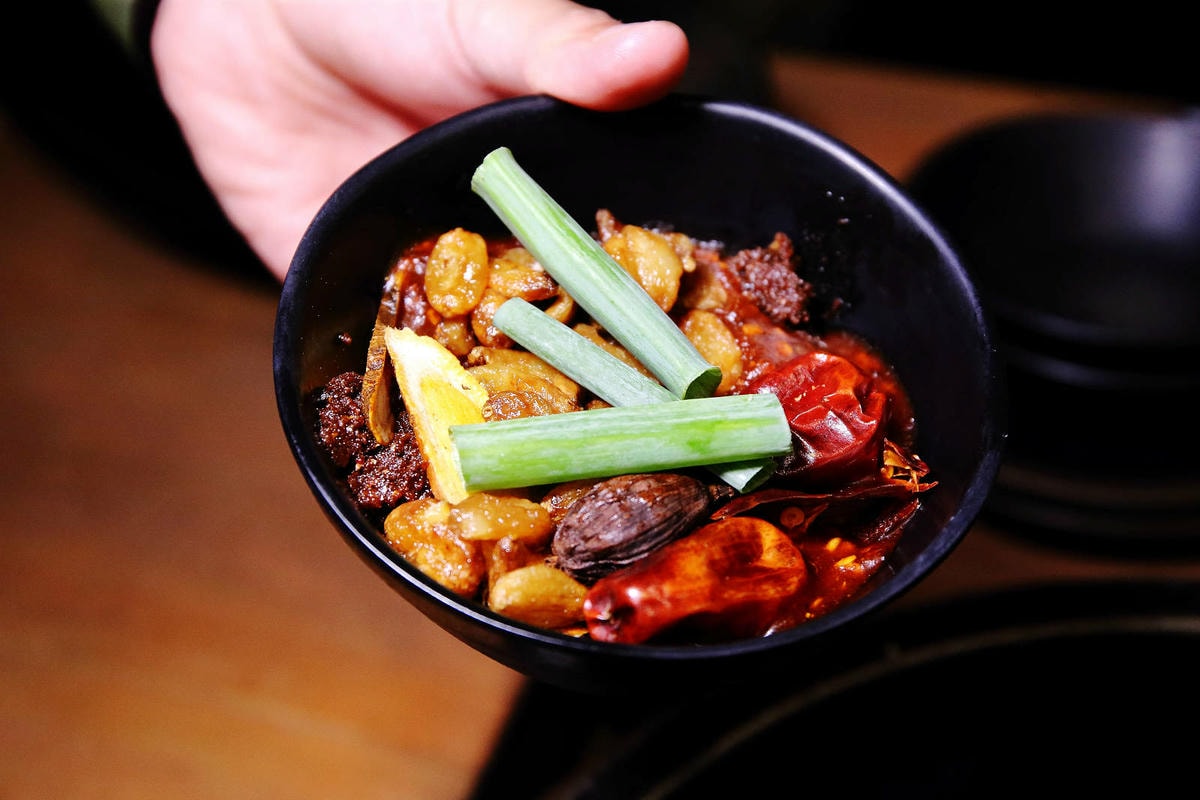 肉多多最強的不只肉蛋糕?火鍋控必點2大鍋物!70多種自助吧吃