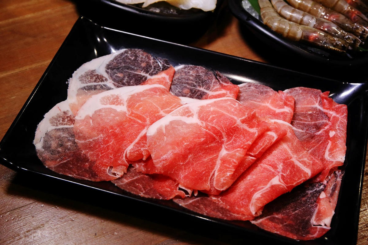 肉多多最強的不只肉蛋糕?火鍋控必點2大鍋物!70多種自助吧吃