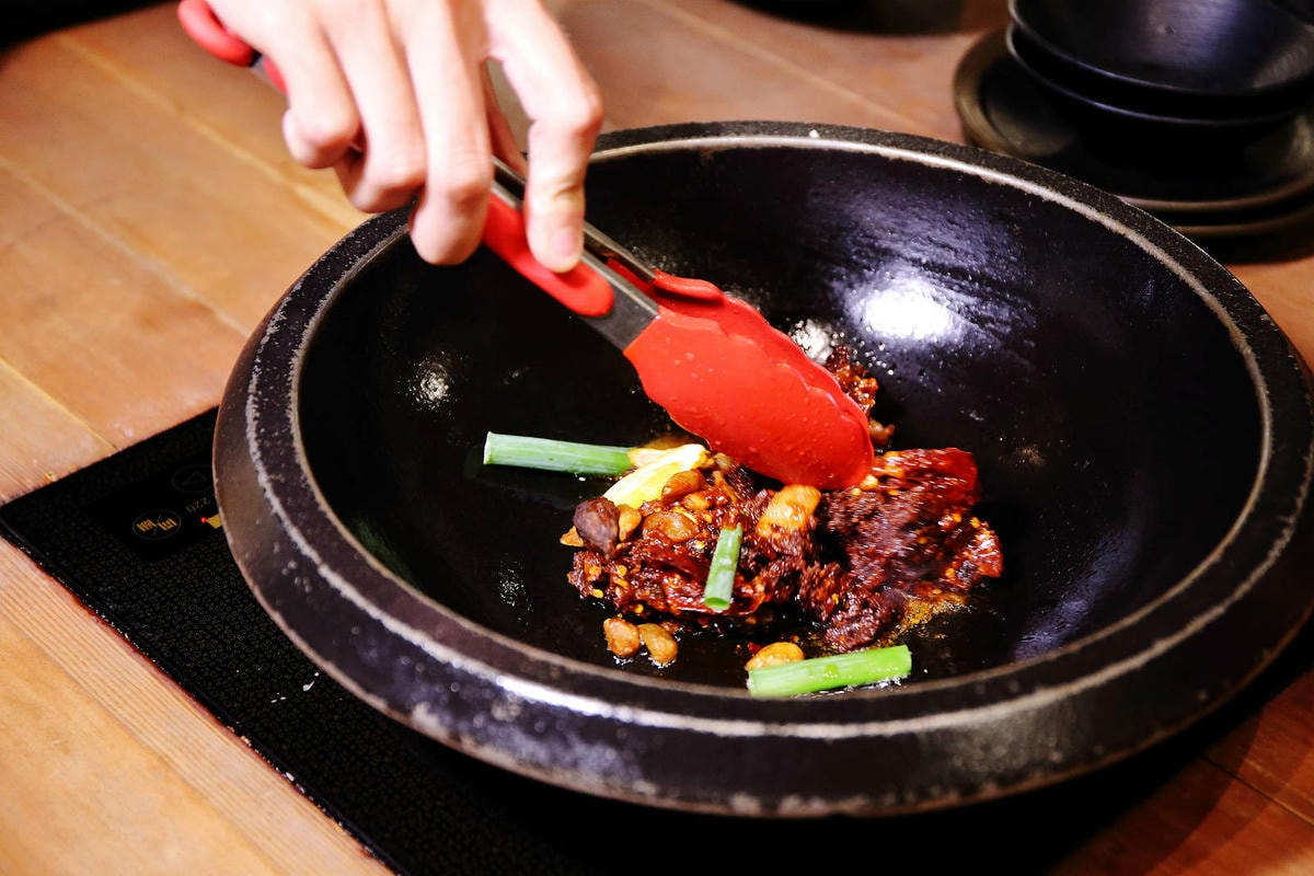 肉多多最強的不只肉蛋糕?火鍋控必點2大鍋物!70多種自助吧吃