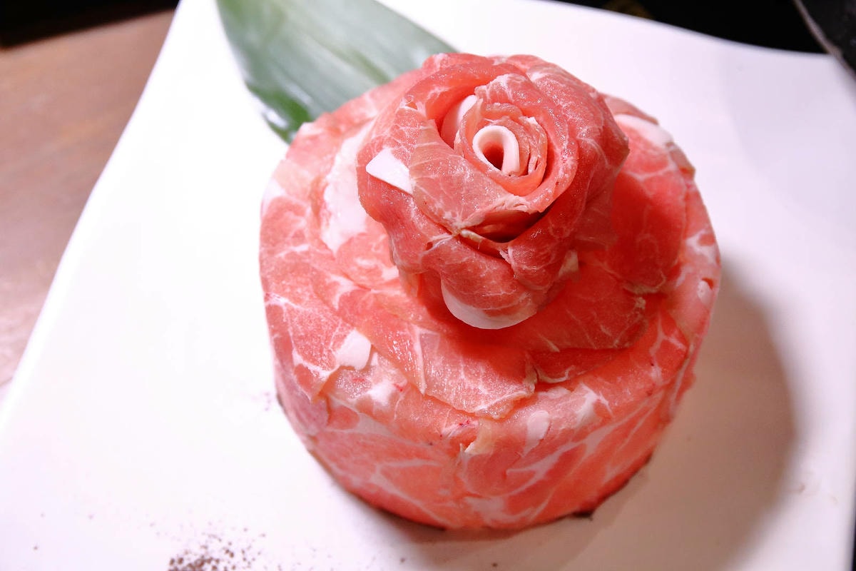 肉多多最強的不只肉蛋糕?火鍋控必點2大鍋物!70多種自助吧吃