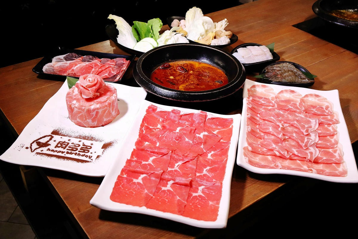 肉多多最強的不只肉蛋糕?火鍋控必點2大鍋物!70多種自助吧吃