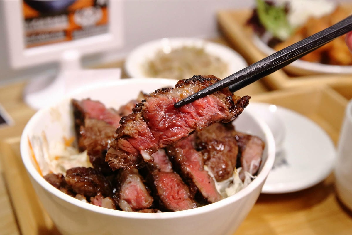三峽隱藏版美食,肉享家自助式人氣丼飯,滿滿的肉量鋪在白飯上, 三峽隱藏版美食,肉享家自助式人氣丼飯,滿滿的肉量鋪在白飯上,