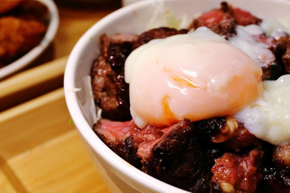 三峽隱藏版美食,肉享家自助式人氣丼飯,滿滿的肉量鋪在白飯上, 三峽隱藏版美食,肉享家自助式人氣丼飯,滿滿的肉量鋪在白飯上,