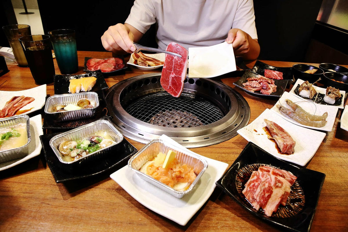 2025微風台北車站餐廳推薦!上村牧場燒肉吃到飽,「特急列車 2025微風台北車站餐廳推薦!上村牧場燒肉吃到飽,「特急列車