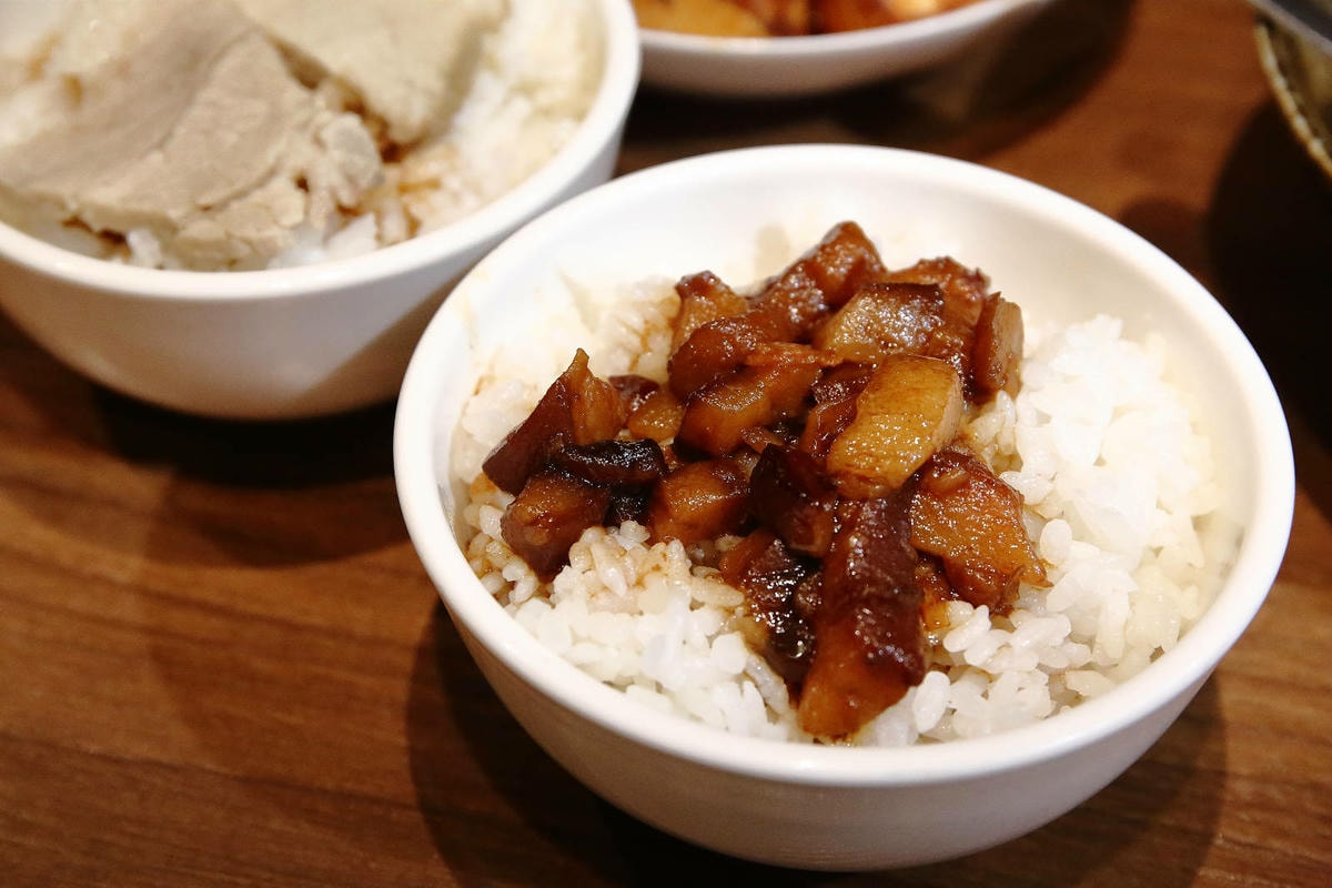 遼寧夜市超人氣平價熱炒店!有有1969,必點冠軍滷肉飯,網友