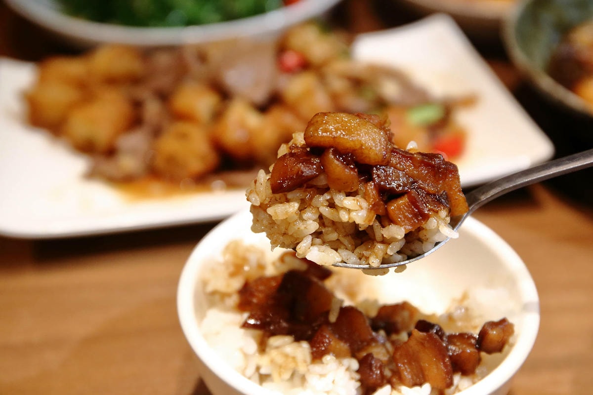 遼寧夜市超人氣平價熱炒店!有有1969,必點冠軍滷肉飯,網友