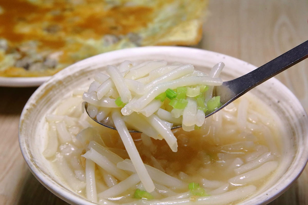 中和在地人推薦宵夜-中和米粉湯,古早味米粉湯、超巨蚵仔煎、金 中和在地人推薦宵夜-中和米粉湯,古早味米粉湯、超巨蚵仔煎、金