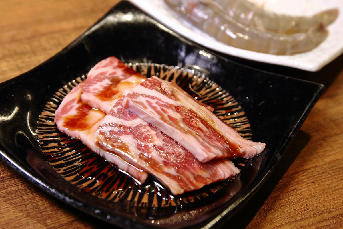 2025微風台北車站餐廳推薦!上村牧場燒肉吃到飽,「特急列車 2025微風台北車站餐廳推薦!上村牧場燒肉吃到飽,「特急列車