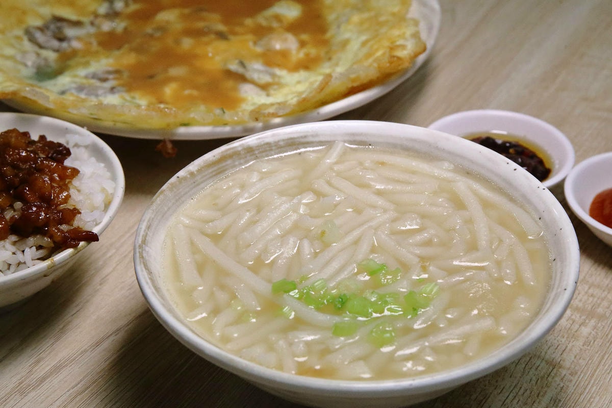 中和在地人推薦宵夜-中和米粉湯,古早味米粉湯、超巨蚵仔煎、金 中和在地人推薦宵夜-中和米粉湯,古早味米粉湯、超巨蚵仔煎、金