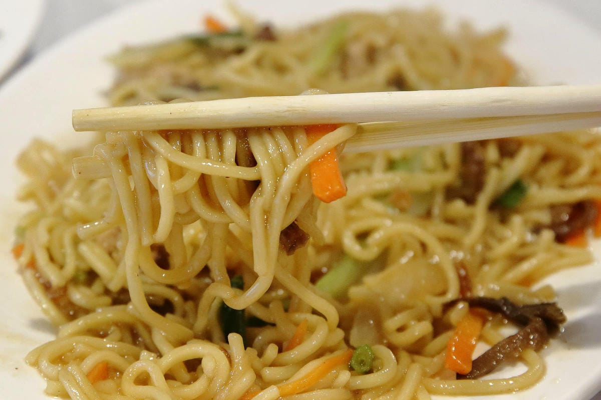 全新龜吼漁夫市集，一樓32攤生鮮攤位、二樓12家代客料理餐廳