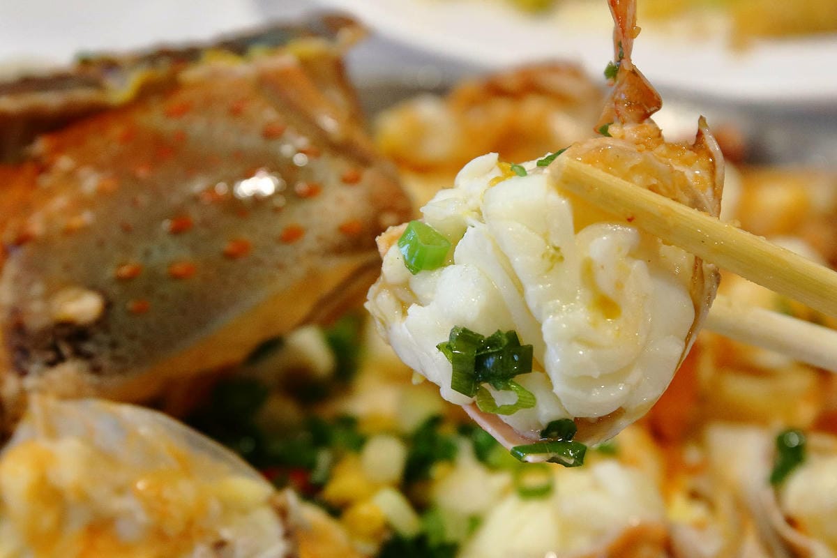 全新龜吼漁夫市集，一樓32攤生鮮攤位、二樓12家代客料理餐廳