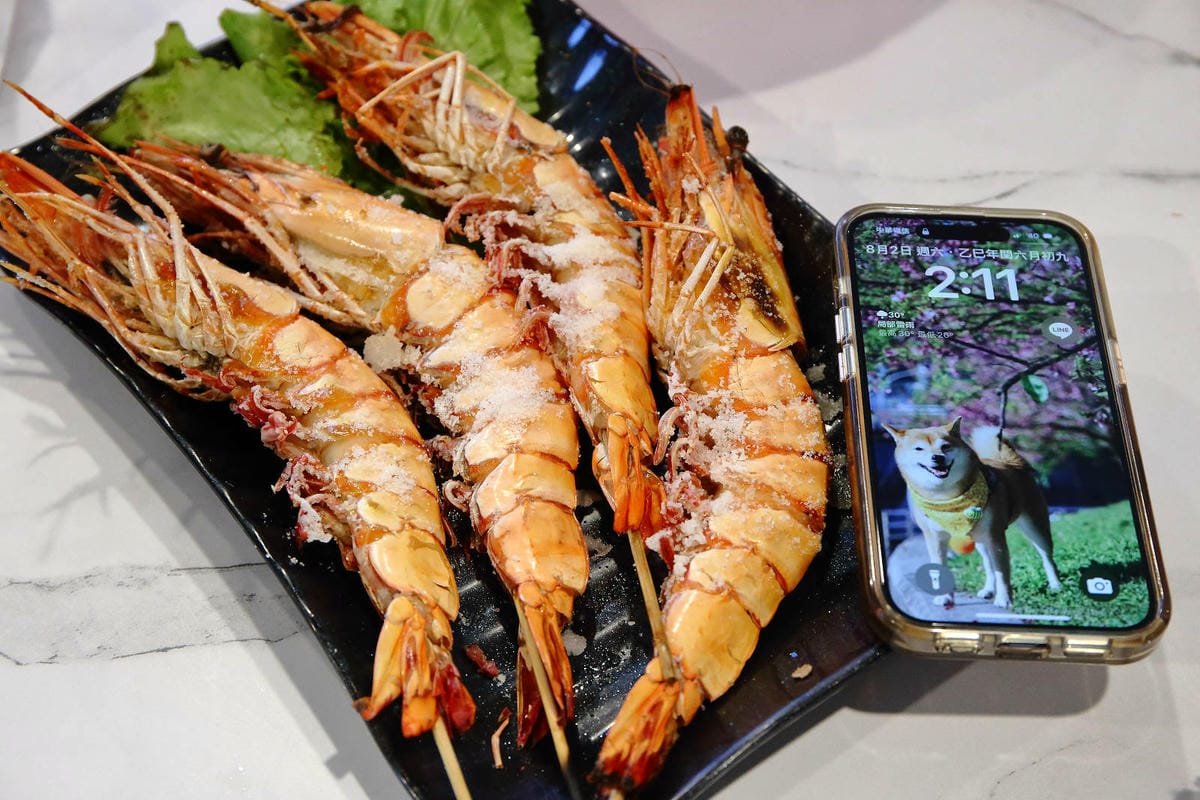 全新龜吼漁夫市集，一樓32攤生鮮攤位、二樓12家代客料理餐廳