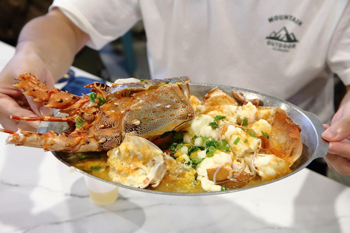 全新龜吼漁夫市集，一樓32攤生鮮攤位、二樓12家代客料理餐廳