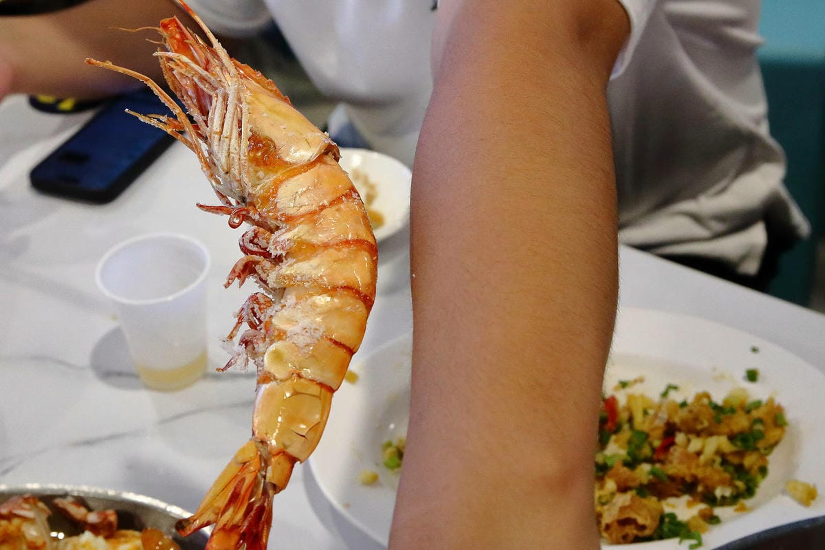 全新龜吼漁夫市集，一樓32攤生鮮攤位、二樓12家代客料理餐廳