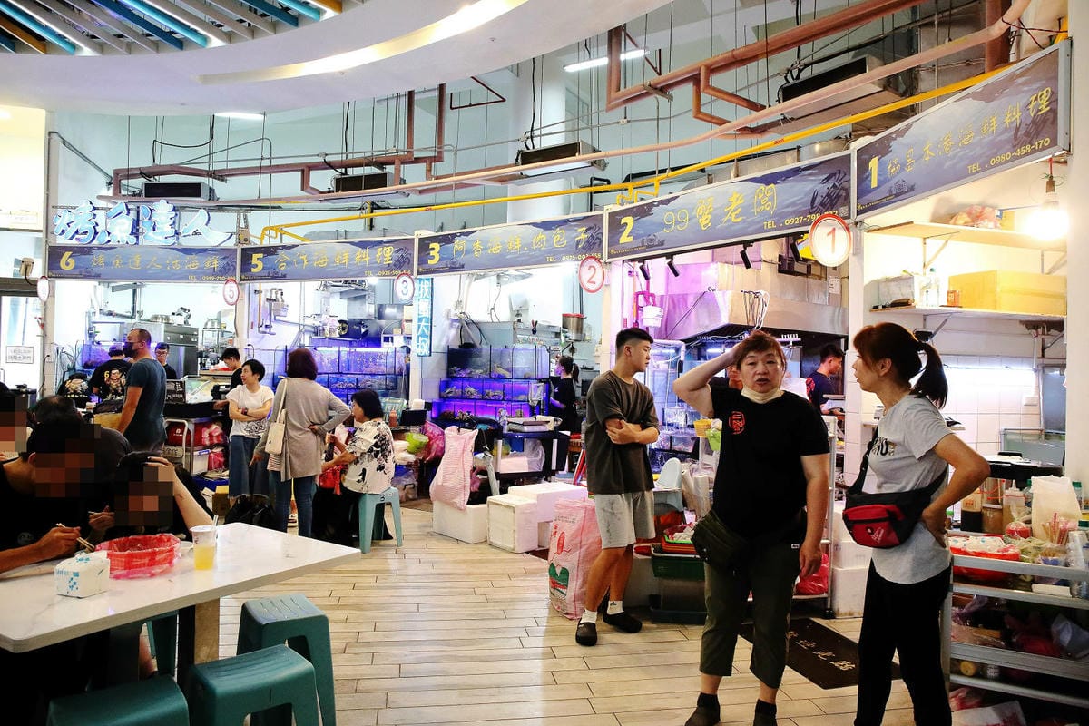 全新龜吼漁夫市集，一樓32攤生鮮攤位、二樓12家代客料理餐廳