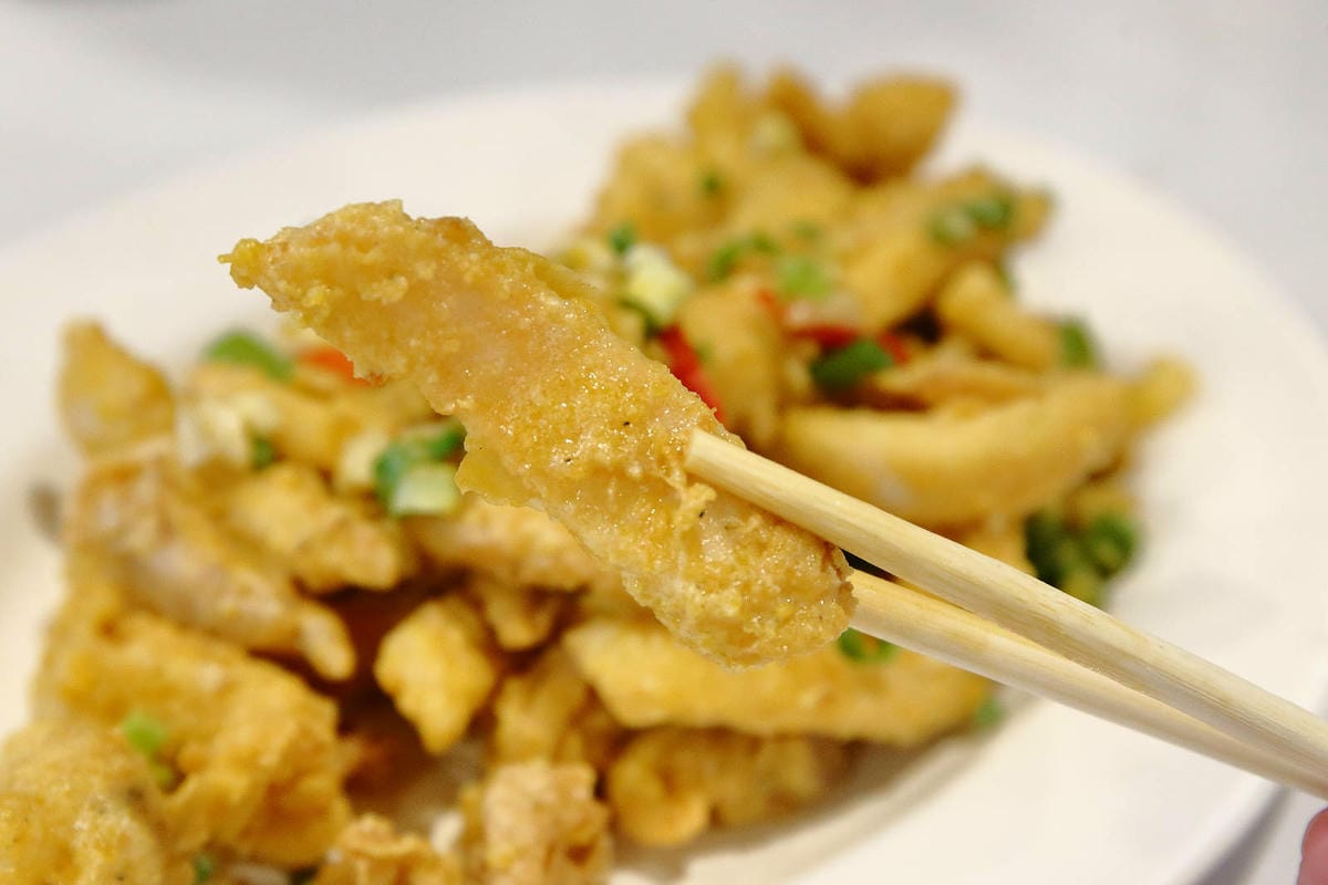 全新龜吼漁夫市集，一樓32攤生鮮攤位、二樓12家代客料理餐廳