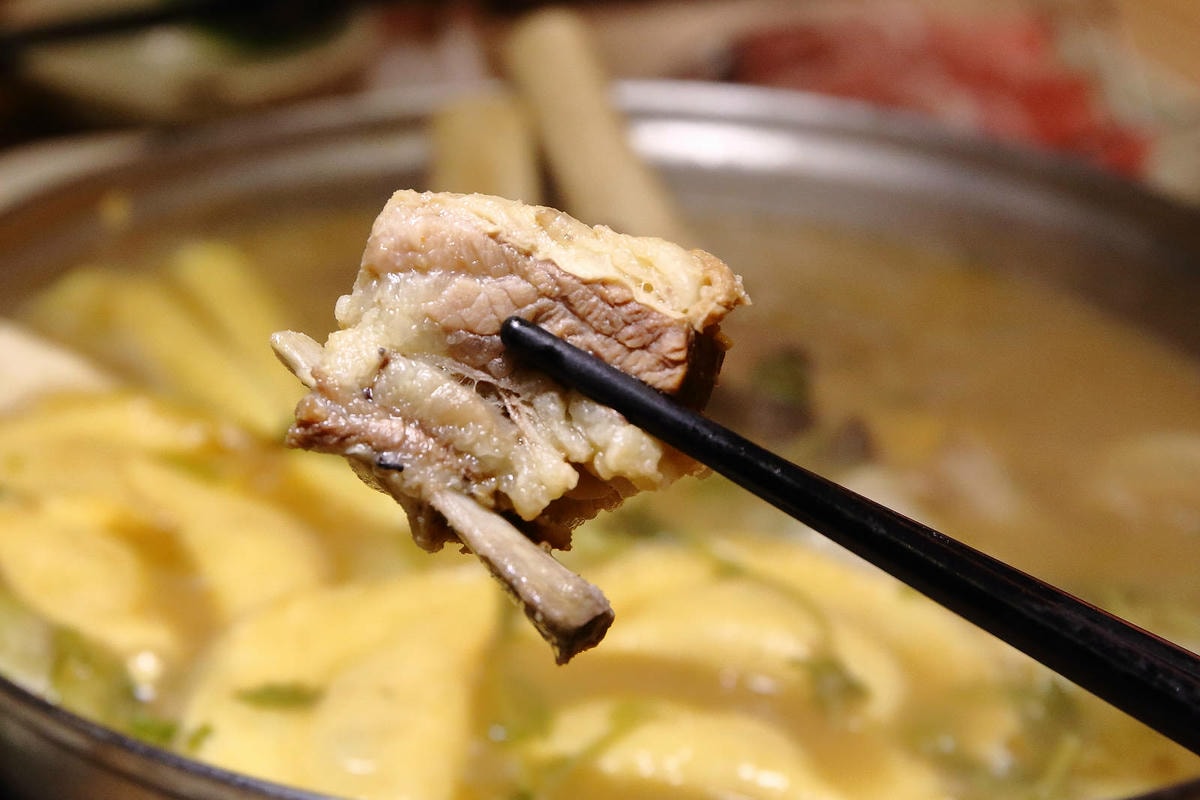 蘆洲必吃羊肉爐高CP值首選!名羊天下羊肉爐-蘆洲三民店,湯頭