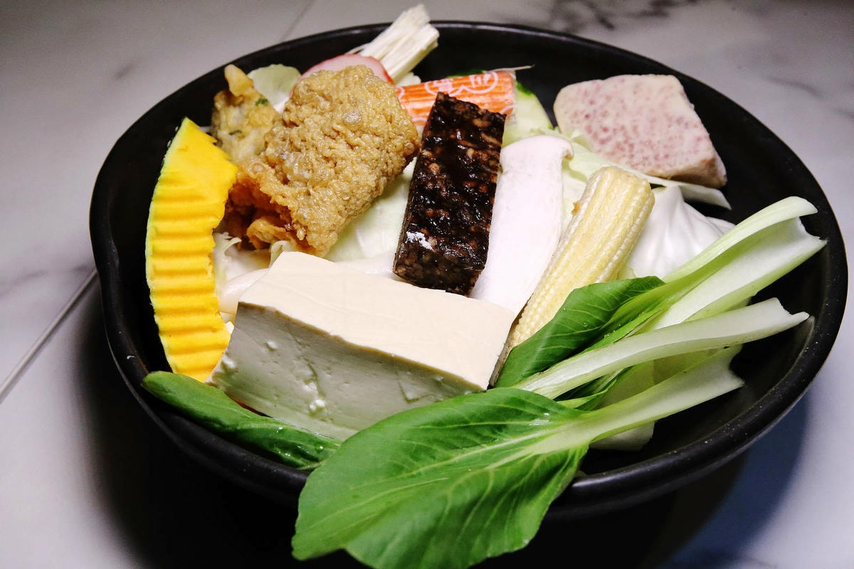 【中和火鍋】焱焱燒鍋,中和民安街積穗夜市美食推薦,韓式小菜、 【中和火鍋】焱焱燒鍋,中和民安街積穗夜市美食推薦,韓式小菜、