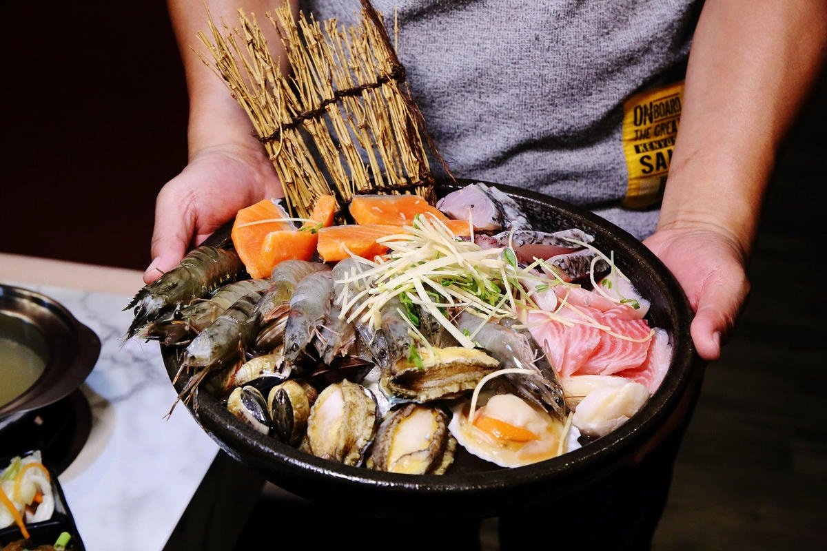 【中和火鍋】焱焱燒鍋,中和民安街積穗夜市美食推薦,韓式小菜、 【中和火鍋】焱焱燒鍋,中和民安街積穗夜市美食推薦,韓式小菜、