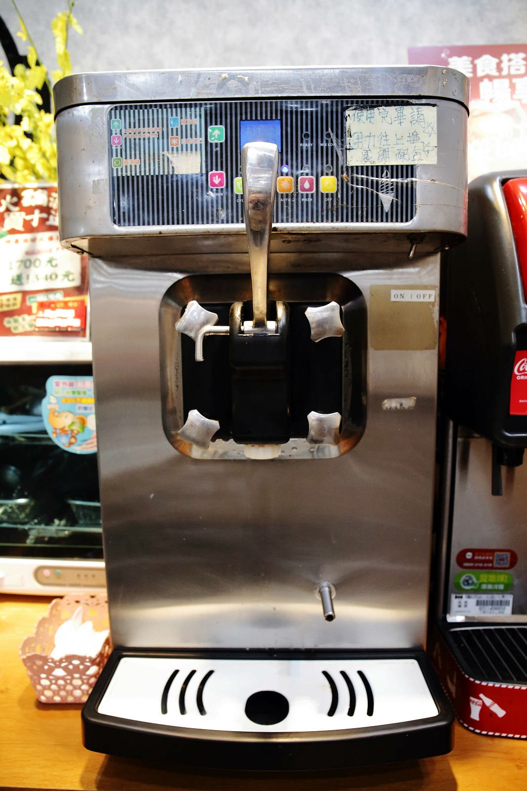 蘆洲小火鍋推薦「逸小鍋鍋物蘆洲店」百元小火鍋自助吧吃到飽!爽