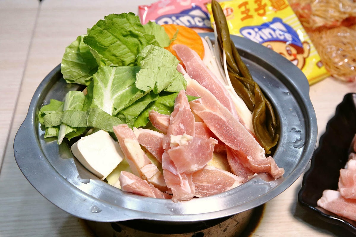 蘆洲小火鍋推薦「逸小鍋鍋物蘆洲店」百元小火鍋自助吧吃到飽!爽