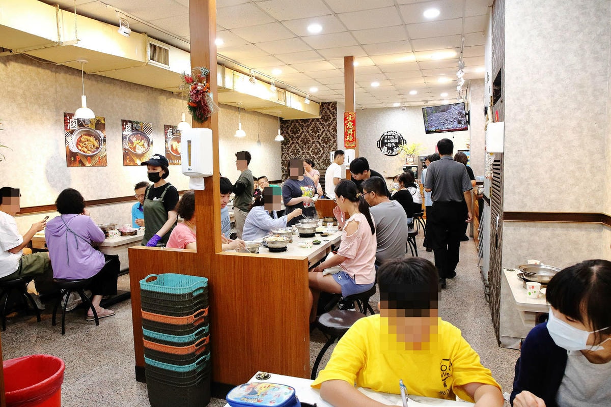 蘆洲小火鍋推薦「逸小鍋鍋物蘆洲店」百元小火鍋自助吧吃到飽!爽