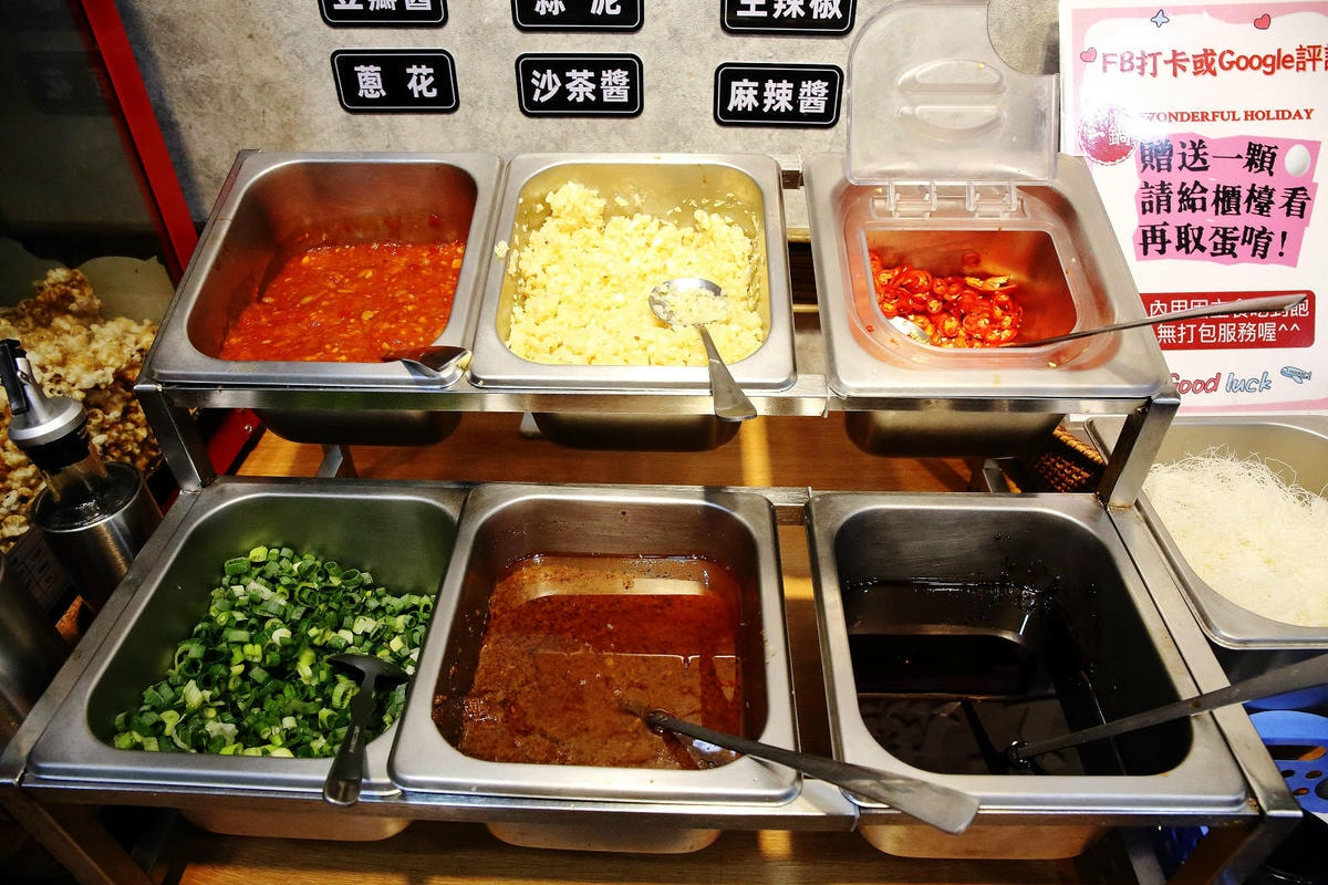 蘆洲小火鍋推薦「逸小鍋鍋物蘆洲店」百元小火鍋自助吧吃到飽!爽