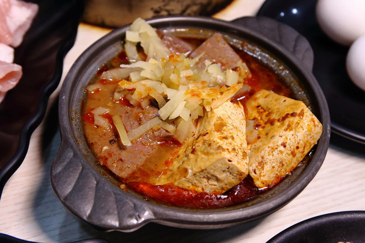 蘆洲小火鍋推薦「逸小鍋鍋物蘆洲店」百元小火鍋自助吧吃到飽!爽