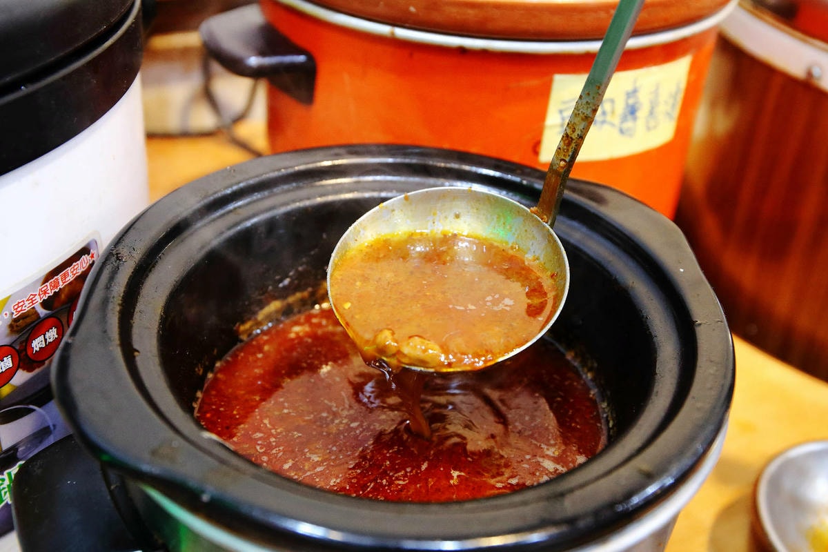 蘆洲小火鍋推薦「逸小鍋鍋物蘆洲店」百元小火鍋自助吧吃到飽!爽