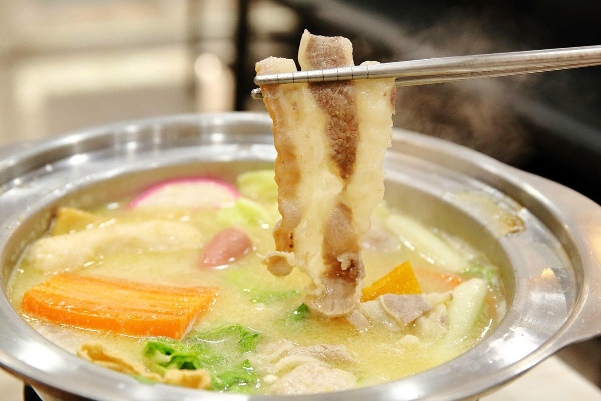 蘆洲小火鍋推薦「逸小鍋鍋物蘆洲店」百元小火鍋自助吧吃到飽!爽