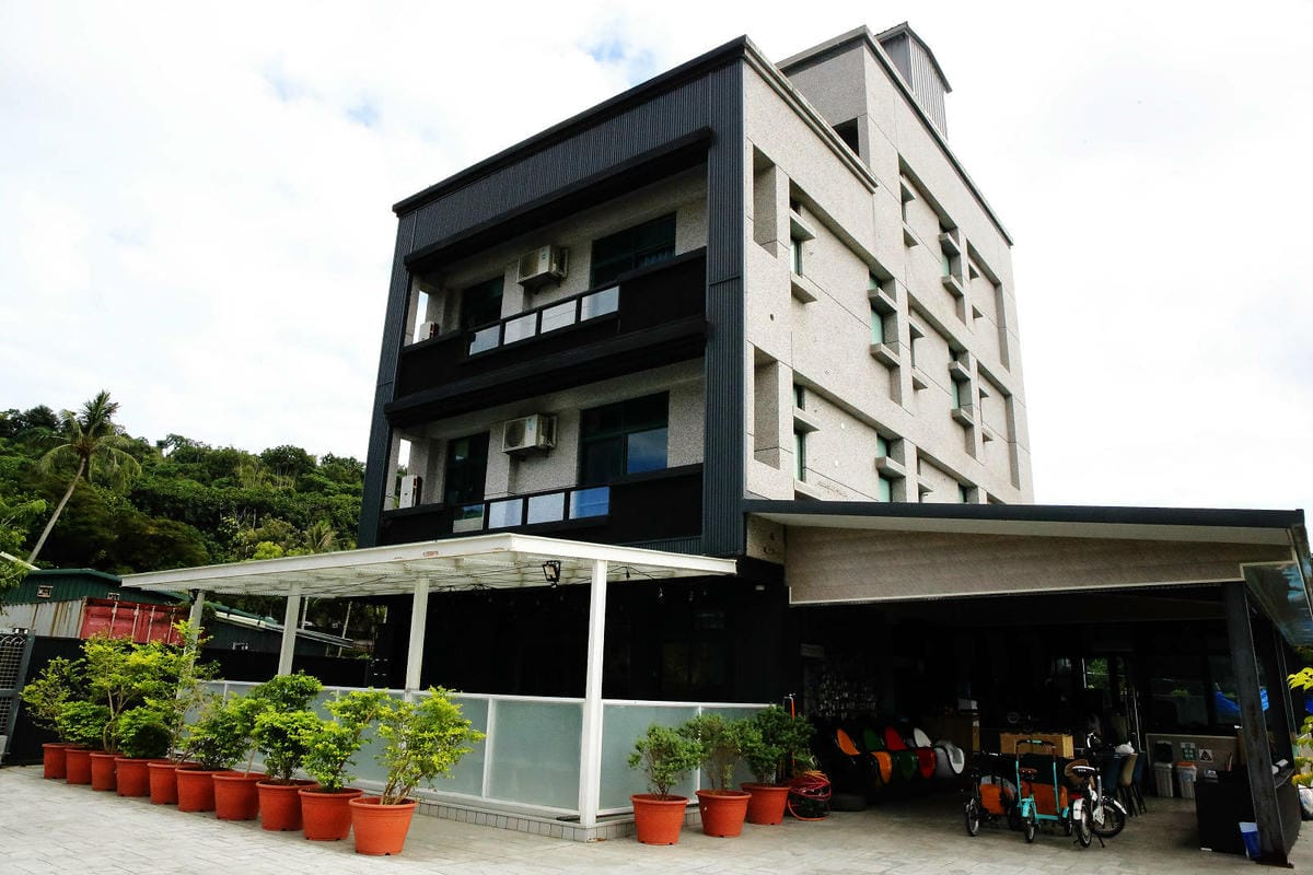 【花蓮寵物友善民宿】花蓮快樂狗，近市區+千坪草地+毛孩泳池+