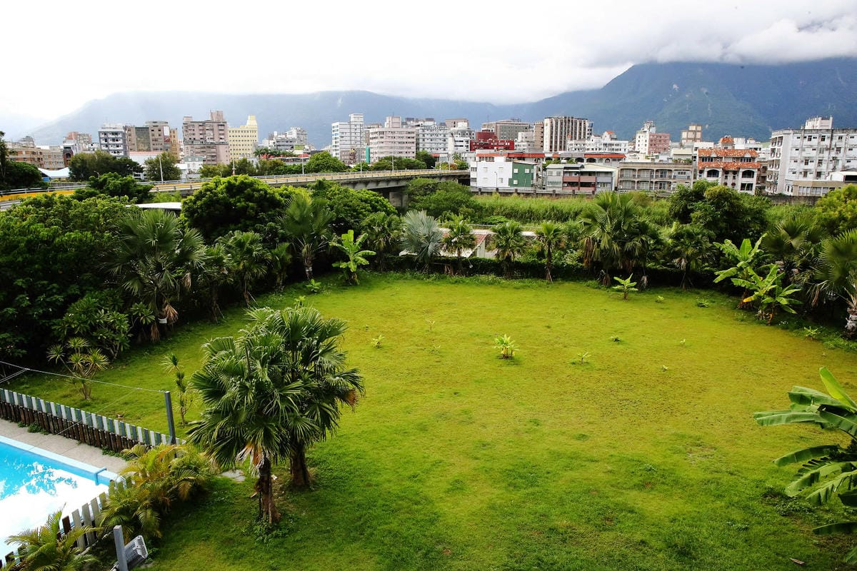 【花蓮寵物友善民宿】花蓮快樂狗，近市區+千坪草地+毛孩泳池+