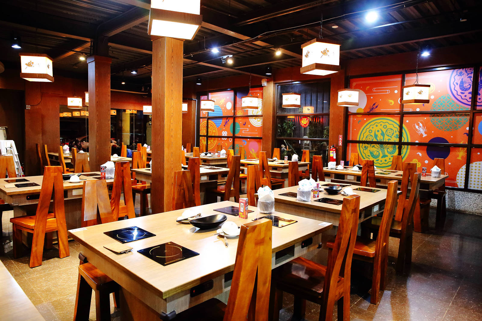 肉多多火鍋全台！全天候！平假日不限時！輕量級套餐299元起，蔬食自助吧吃到飽，CP值超高！(西門店、淡水店例假日除外，湯底、服務費另計)