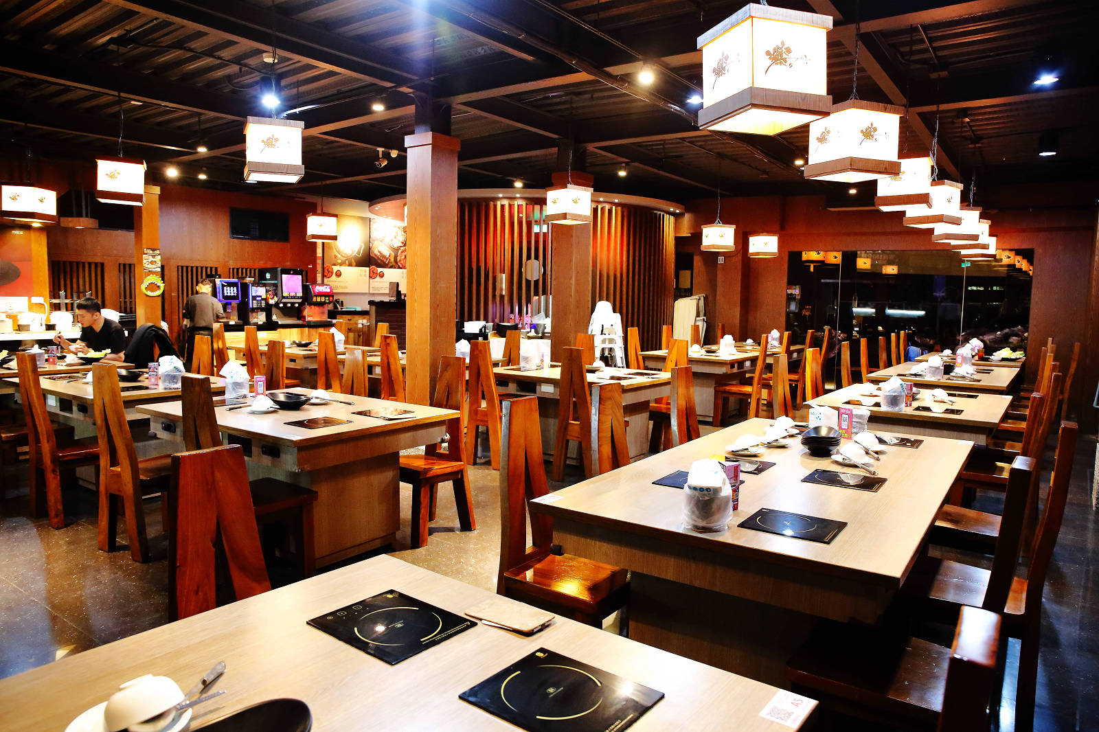 肉多多火鍋全台！全天候！平假日不限時！輕量級套餐299元起，蔬食自助吧吃到飽，CP值超高！(西門店、淡水店例假日除外，湯底、服務費另計)