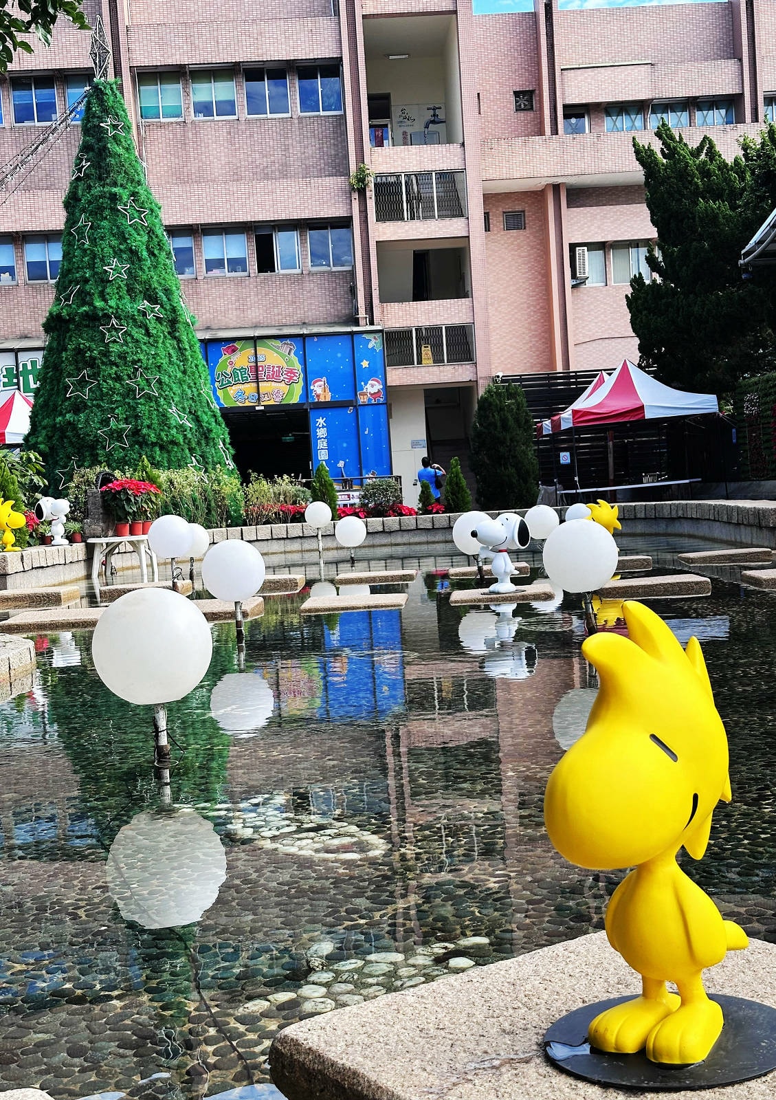 2025公館聖誕季登場!「史努比」和「糊塗塌客」驚喜現身自來 2025公館聖誕季登場!「史努比」和「糊塗塌客」驚喜現身自來