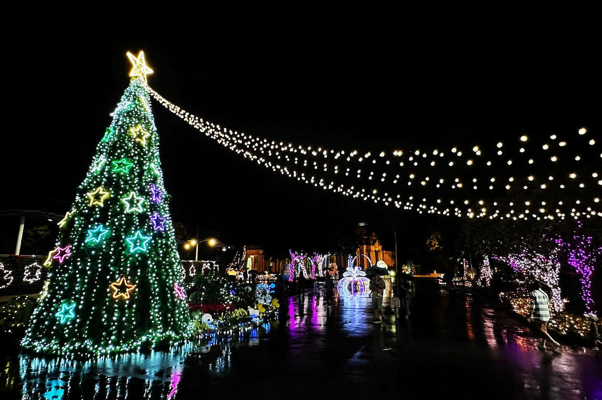 2025公館聖誕季登場!「史努比」和「糊塗塌客」驚喜現身自來 2025公館聖誕季登場!「史努比」和「糊塗塌客」驚喜現身自來