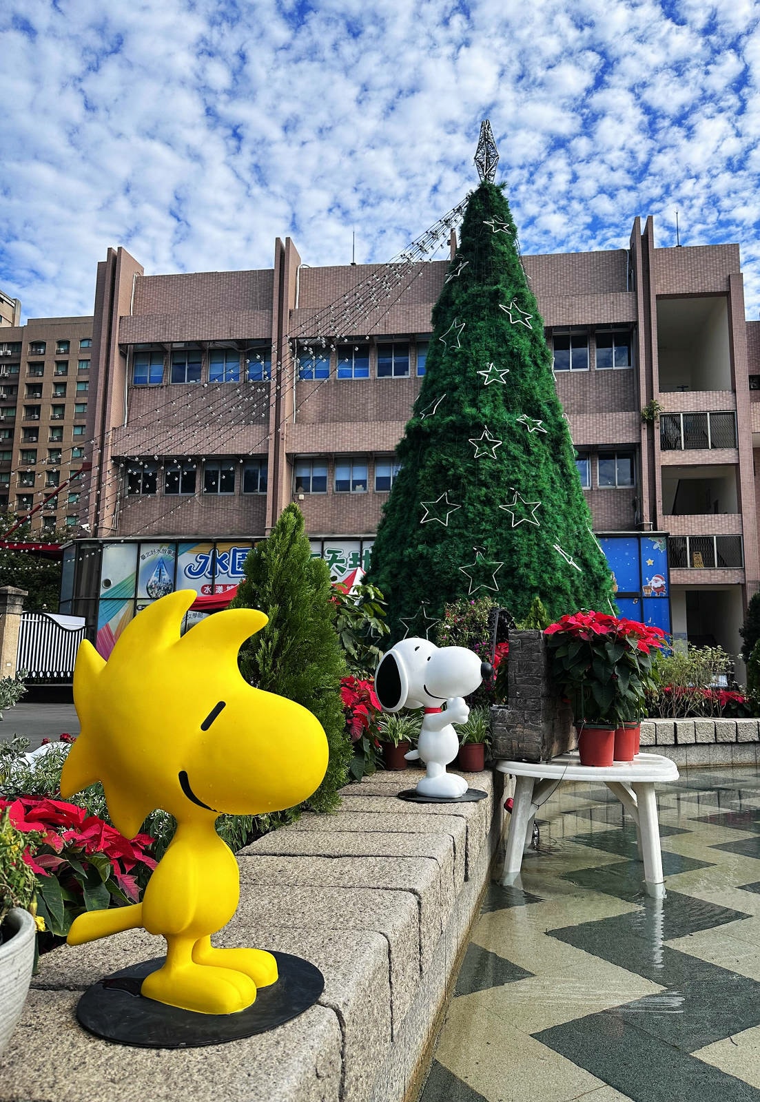 2025公館聖誕季登場!「史努比」和「糊塗塌客」驚喜現身自來 2025公館聖誕季登場!「史努比」和「糊塗塌客」驚喜現身自來