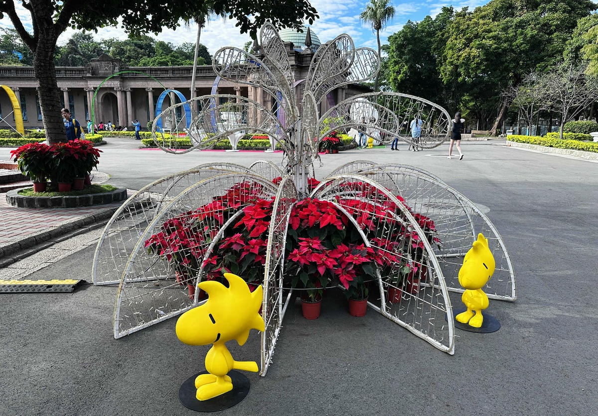 2025公館聖誕季登場!「史努比」和「糊塗塌客」驚喜現身自來 2025公館聖誕季登場!「史努比」和「糊塗塌客」驚喜現身自來