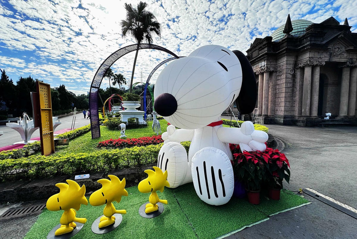 2025公館聖誕季登場!「史努比」和「糊塗塌客」驚喜現身自來 2025公館聖誕季登場!「史努比」和「糊塗塌客」驚喜現身自來