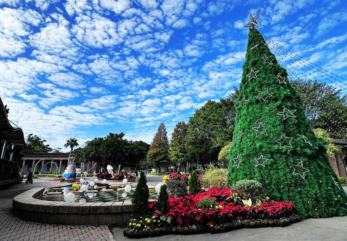 2025公館聖誕季登場!「史努比」和「糊塗塌客」驚喜現身自來 2025公館聖誕季登場!「史努比」和「糊塗塌客」驚喜現身自來