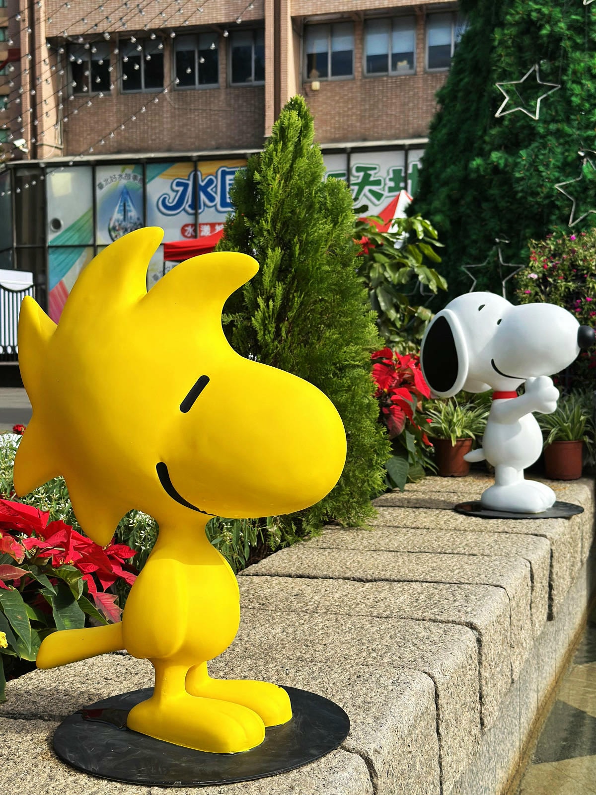 2025公館聖誕季登場!「史努比」和「糊塗塌客」驚喜現身自來 2025公館聖誕季登場!「史努比」和「糊塗塌客」驚喜現身自來