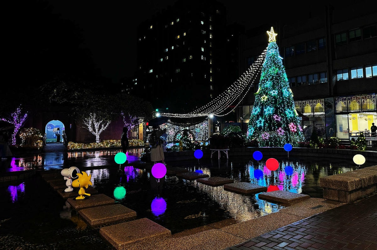 2025公館聖誕季登場!「史努比」和「糊塗塌客」驚喜現身自來 2025公館聖誕季登場!「史努比」和「糊塗塌客」驚喜現身自來