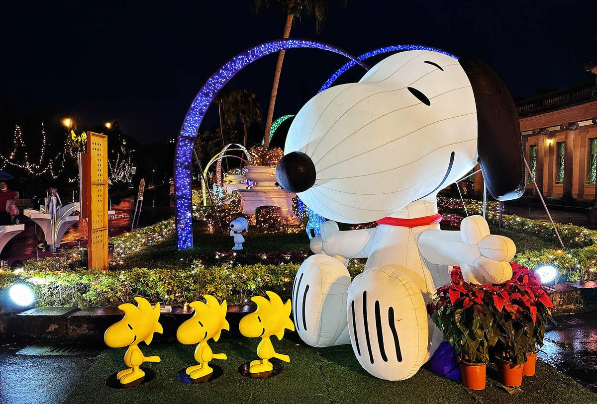 2025公館聖誕季登場!「史努比」和「糊塗塌客」驚喜現身自來 2025公館聖誕季登場!「史努比」和「糊塗塌客」驚喜現身自來