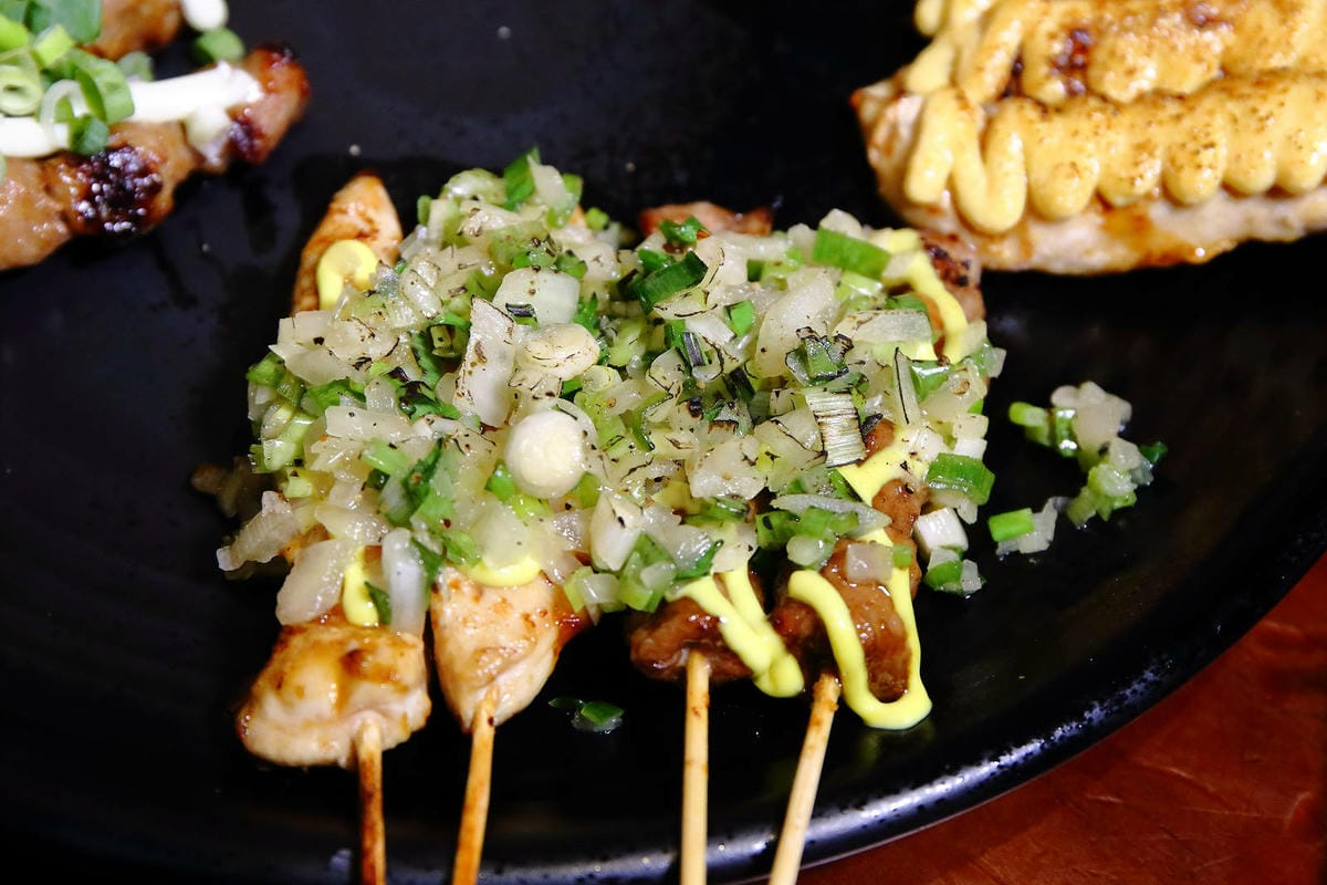 文山區居酒屋推薦！雞老闆桶仔雞-萬隆店，大口吃烤雞+KTV歡