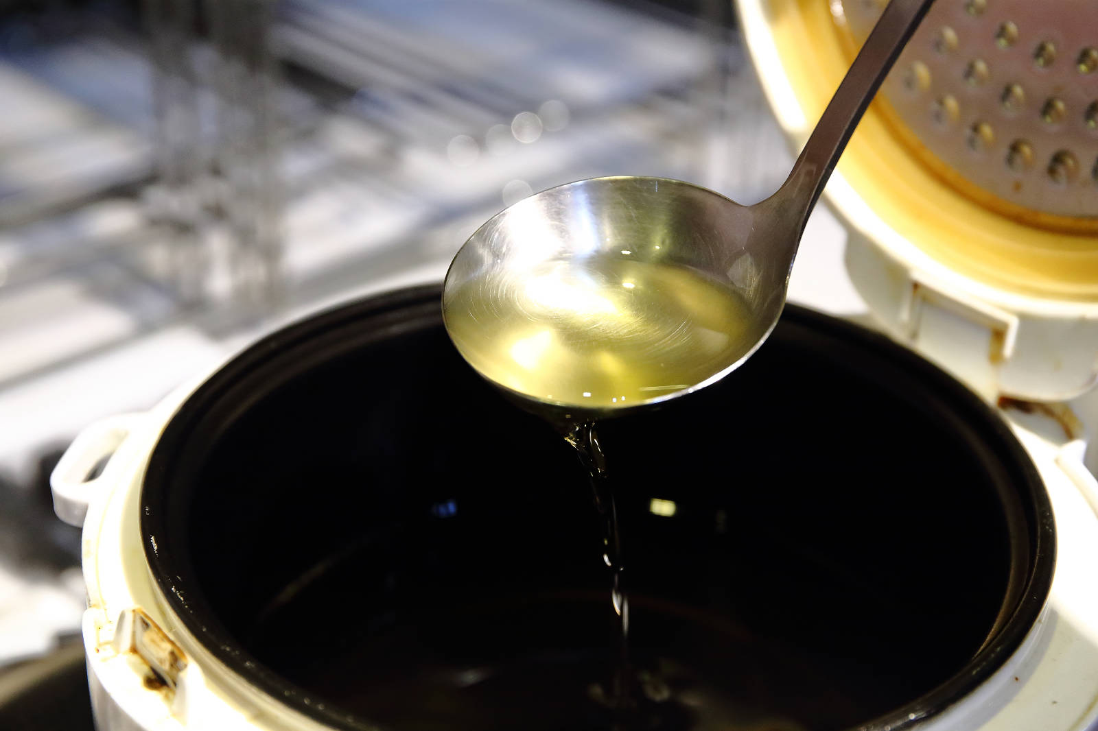 肉多多火鍋全台！全天候！平假日不限時！輕量級套餐299元起，蔬食自助吧吃到飽，CP值超高！(西門店、淡水店例假日除外，湯底、服務費另計)