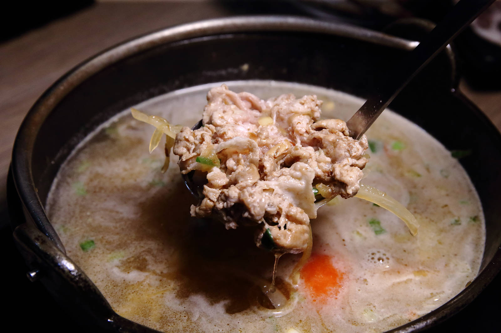 肉多多火鍋全台！全天候！平假日不限時！輕量級套餐299元起，蔬食自助吧吃到飽，CP值超高！(西門店、淡水店例假日除外，湯底、服務費另計)