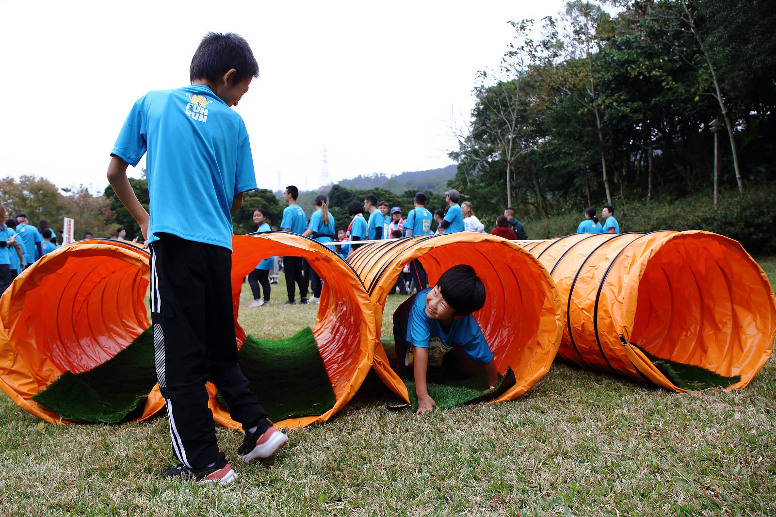2025苗栗跑酷越野障礙賽，全台最FUN親子路跑，11道關卡障礙大賽、FUN電樂園、特色市集，最好玩路跑在這裡！