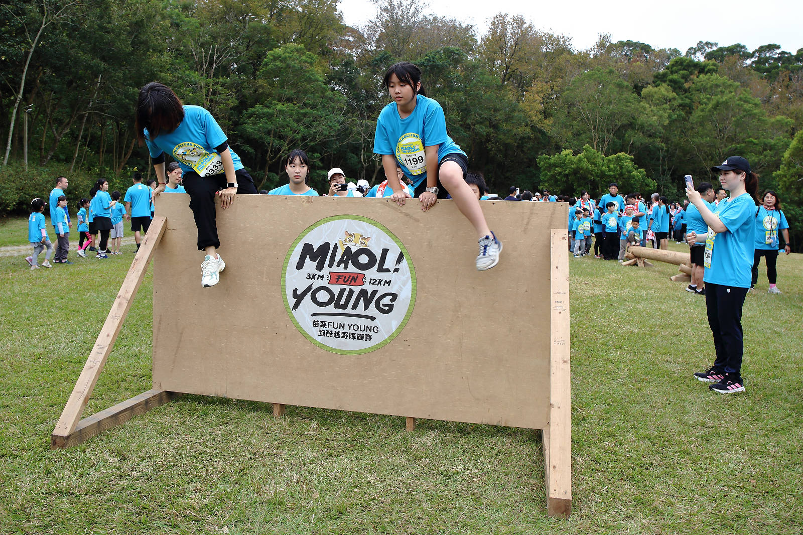 2025苗栗跑酷越野障礙賽，全台最FUN親子路跑，11道關卡障礙大賽、FUN電樂園、特色市集，最好玩路跑在這裡！