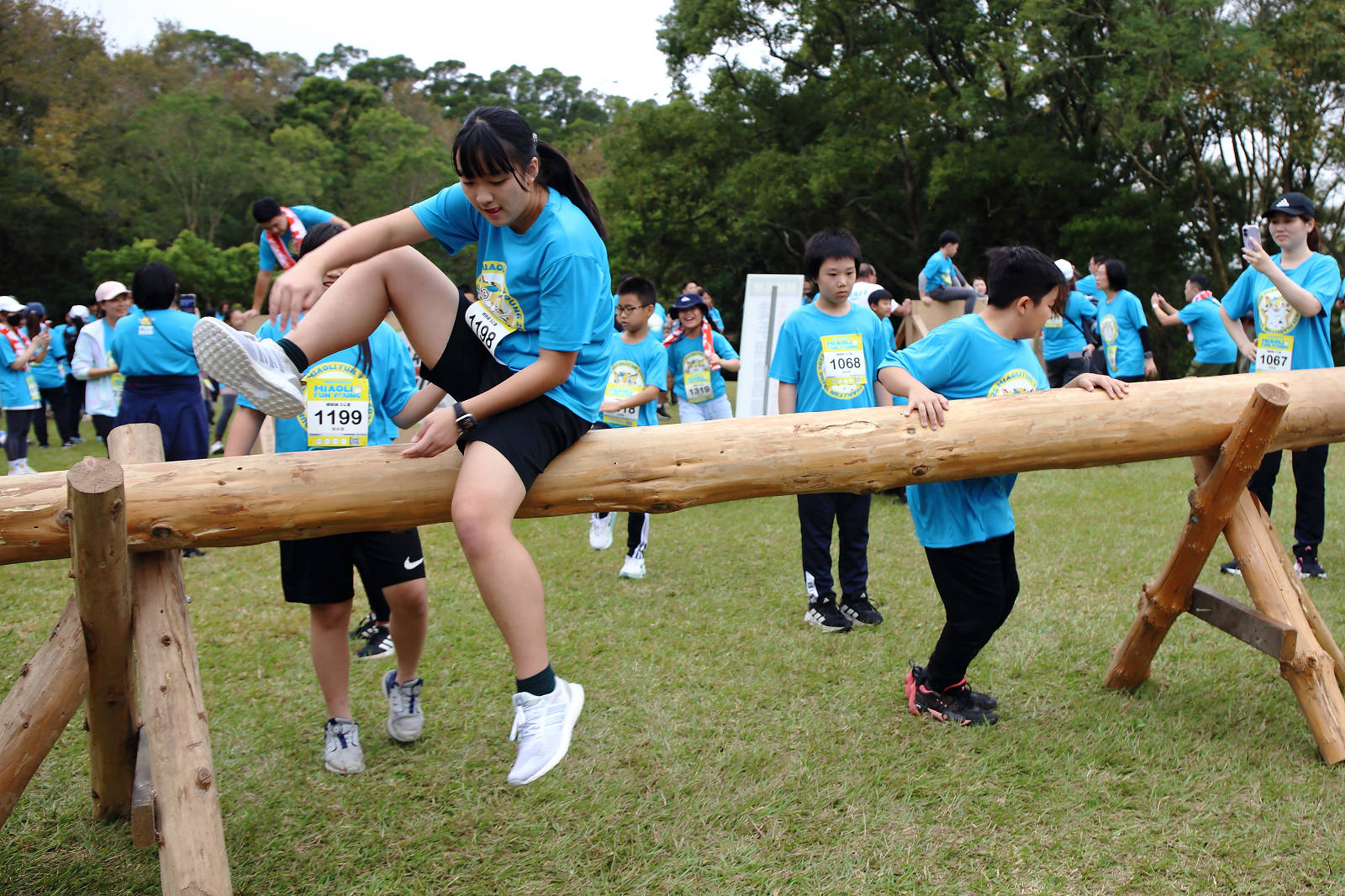 2025苗栗跑酷越野障礙賽，全台最FUN親子路跑，11道關卡障礙大賽、FUN電樂園、特色市集，最好玩路跑在這裡！