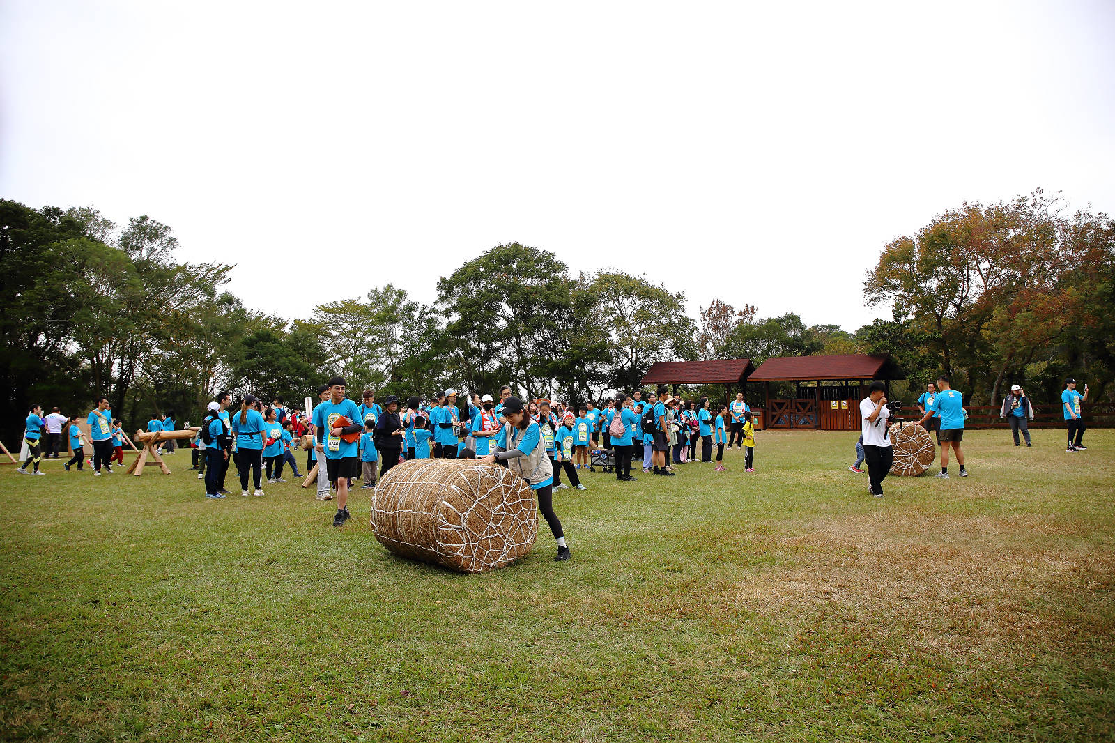 2025苗栗跑酷越野障礙賽，全台最FUN親子路跑，11道關卡障礙大賽、FUN電樂園、特色市集，最好玩路跑在這裡！